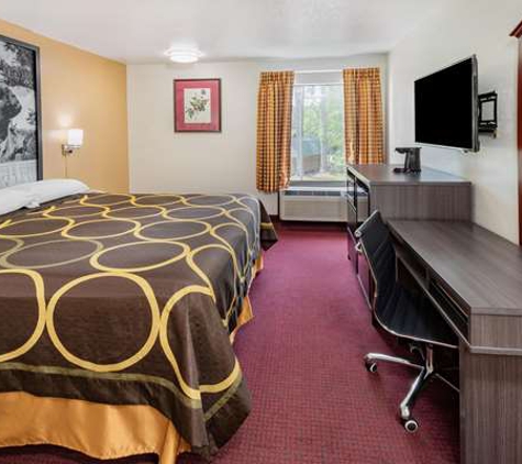 Super 8 by Wyndham Kinder/Coushatta near Casino - Kinder, LA