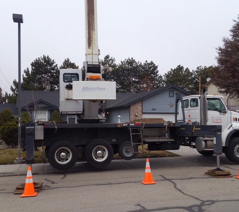 Coonse Well Drilling and Pump Co Inc - Caldwell, ID. Crane set up to pull our old and set the new