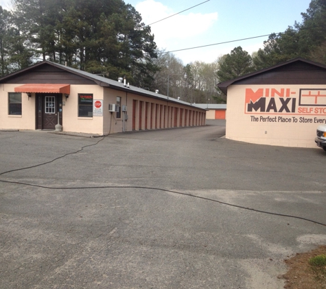 Mini-Maxi Self Storage - Hamlet, NC