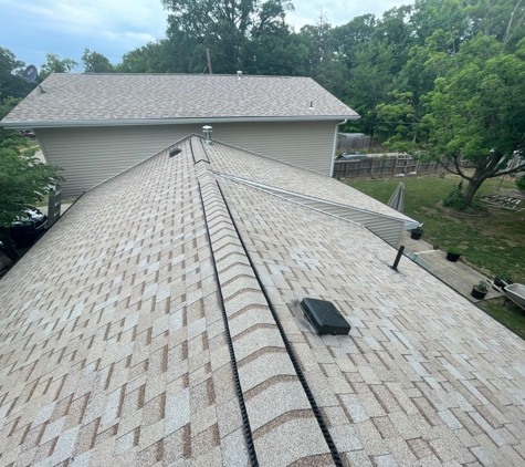 Blue Line Roofing & Exteriors - Mapleton, IL