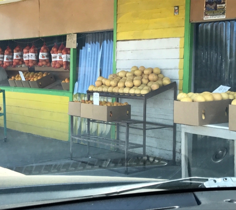 J & R Fruit Stand - Fillmore, CA