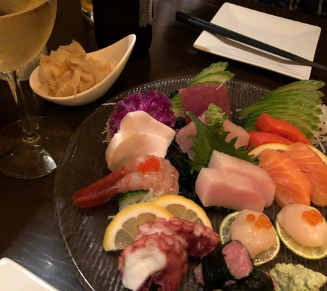Flo Japanese Rest & Sushi Bar - Bellevue, WA