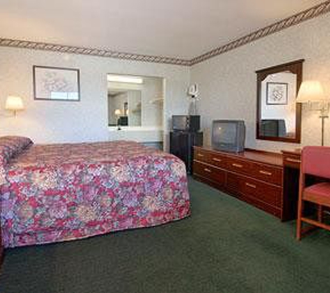 Super 8 by Wyndham Greensboro - Greensboro, NC