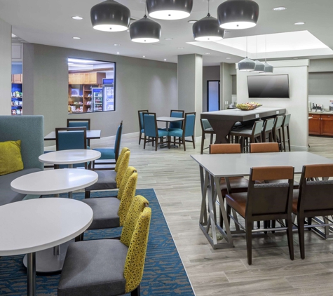 Hampton Inn & Suites Miami-Doral/Dolphin Mall - Doral, FL