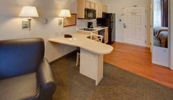 Candlewood Suites Grand Prairie - Peoria, IL