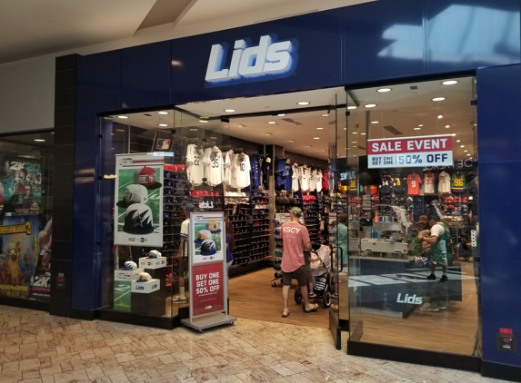 Lids - Arcadia, CA