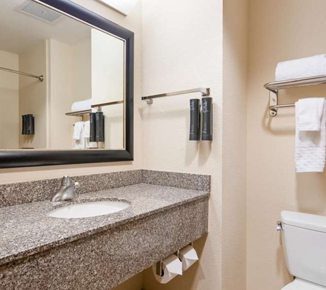 Best Western Plus Chain of Lakes Inn & Suites - Leesburg, FL