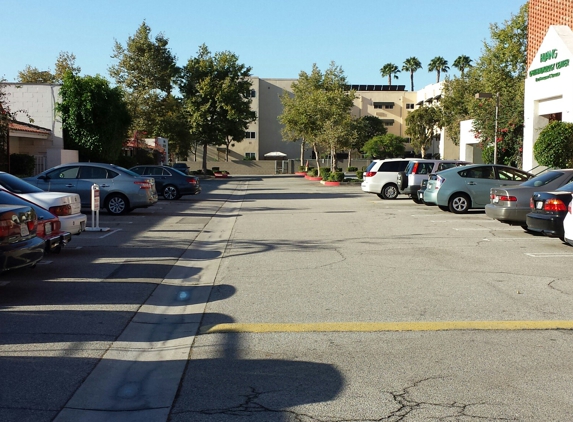 Huang Ophthalmology Center - Arcadia, CA. Parking lot