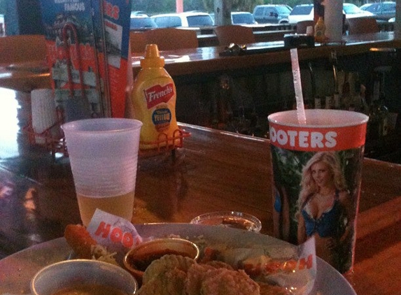 Hooters - Destin, FL