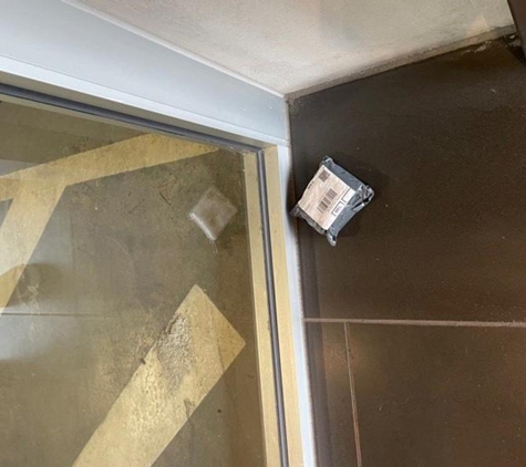 Fastway Couriers - Port Melbourne, VIC. Dumped package for anyone to steal