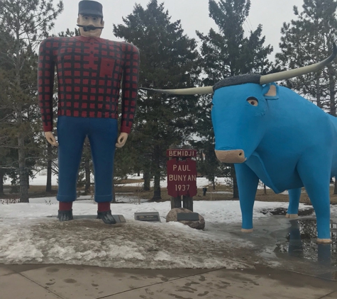 Paul Bunyan and Babe the Blue Ox - Bemidji, MN