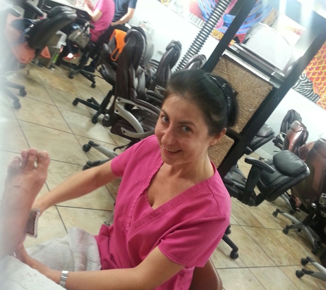 Sky Nails and Spa - Miami Beach, FL. ...not only are they happy but they play the best music, too!