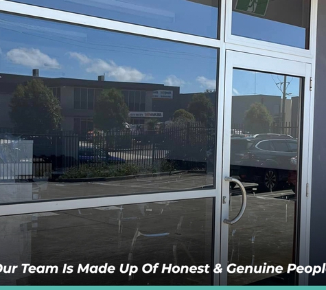Spring Creek Glazing Pty Ltd - Torquay, VIC. Our Team Is Made Up Of Honest & Genuine People