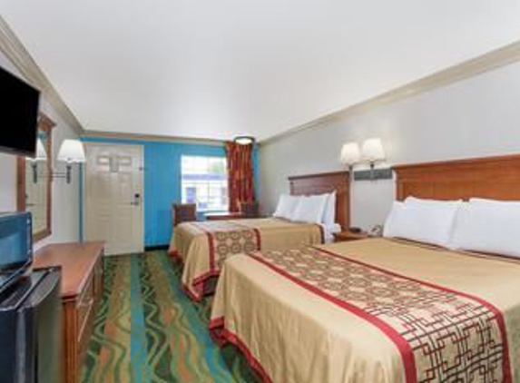 Days Inn by Wyndham Virginia Beach Town Center - Virginia Beach, VA