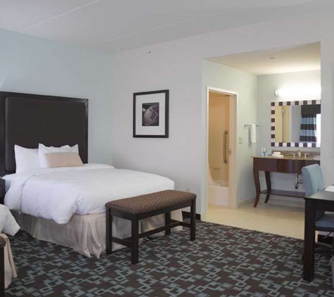 Hampton Inn & Suites Nashville @ Opryland - Nashville, TN