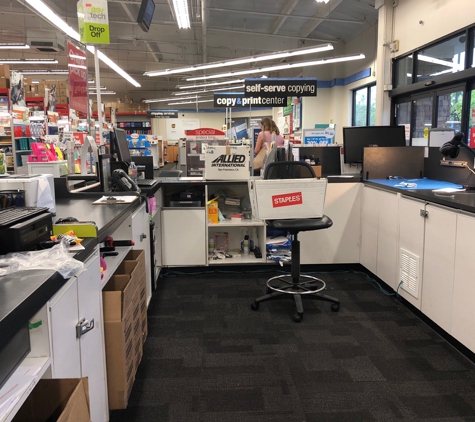 Staples - Menlo Park, CA