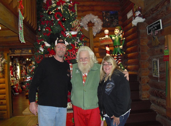 Santa's Claus-Et - Gatlinburg, TN