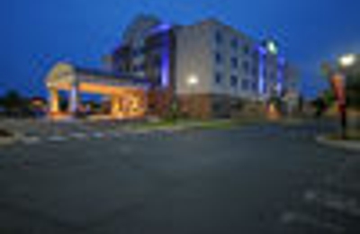 Holiday Inn Express Suites Charlotte North 7230 Smith - 