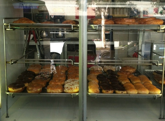 Moms Donuts - Sherman Oaks, CA