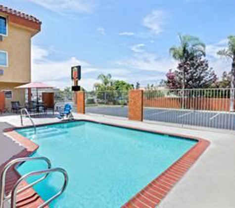 Super 8 by Wyndham Cypress Buena Park Area - Cypress, CA