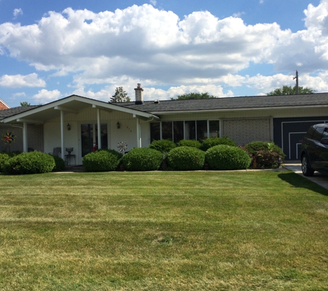 United Lawnscape - Washington Twp, MI. old landscaping