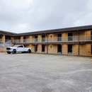 OYO Pinewood Inn & Suites Silsbee - Hotels