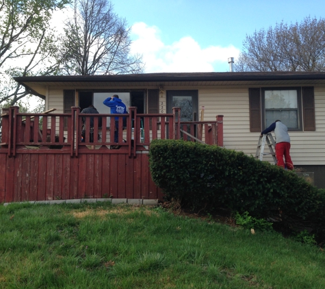 Martinek & Flynn Siding & Windows - Topeka, KS. Front of the house - Before