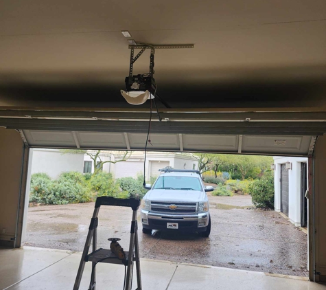 Arizona Garage Door Repair Guru - Scottsdale, AZ. garage door opener replacement