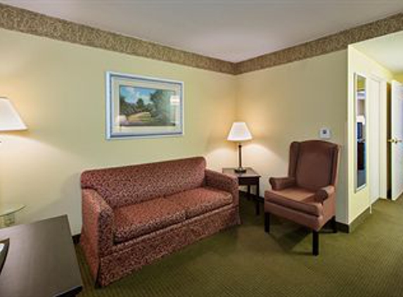 Country Inns & Suites - Hampton, VA