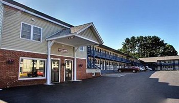 Econo Lodge - Queensbury, NY