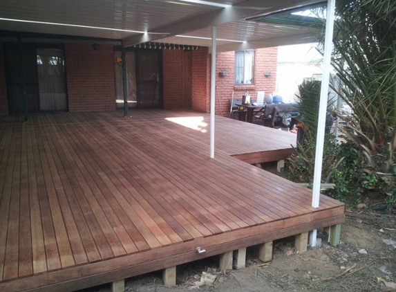 Fardon Homes - Eglinton, NSW. Hardwood Merbau Deck Finished After 3,500 Screws