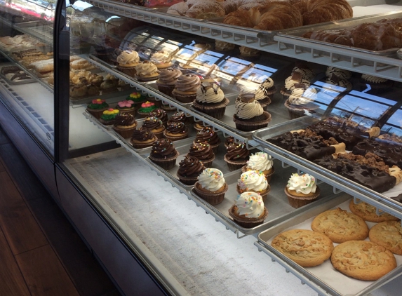 Carlo's Bake Shop - Dallas, TX