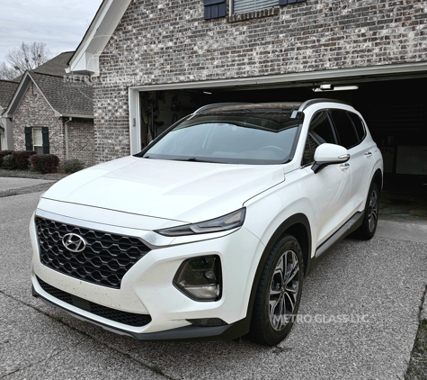 Metro Glass LLC - Ridgeland, MS. 2023 Hyundai Santa Fe with Lane Departure Windshield Replacement