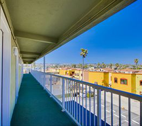 Surfer Beach Hotel - San Diego, CA