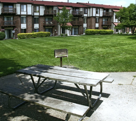 Madeira Apartments - Kalamazoo, MI