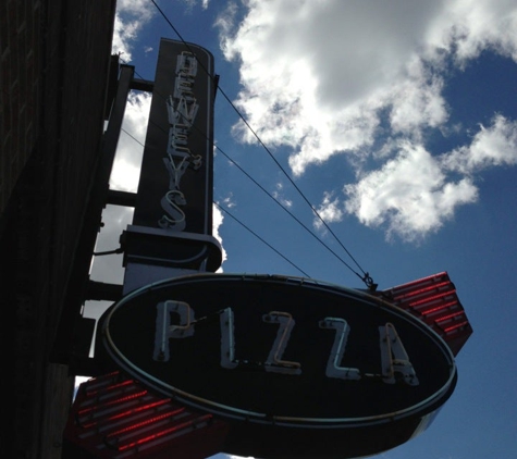 Dewey's Pizza - Edwardsville, IL