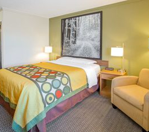 Super 8 by Wyndham Windsor/Madison North - Windsor, WI