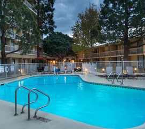 Courtyard by Marriott - Oxnard, CA