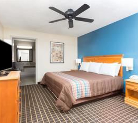 Days Inn by Wyndham Forest - Forest, MS