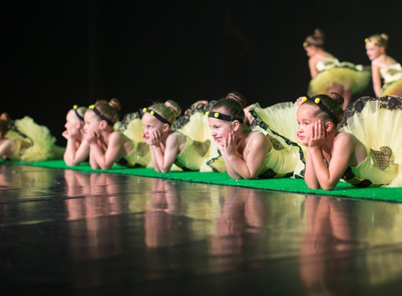 Wagga Wagga Academy Of Ballet - Wagga Wagga, NSW. Beginner Acro Group