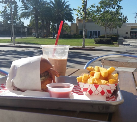 Corner Burger - Lawndale, CA