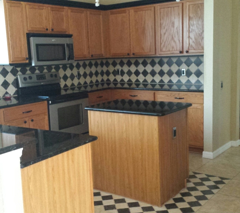 Top 2 Bottom Cleaning Service of Lakeland - Lakeland, FL. Chris King's Kitchen, ready for short sale.
.