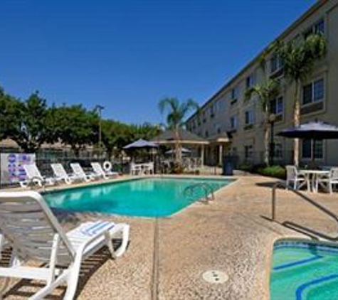 Charter Inn & Suites - Tulare, CA