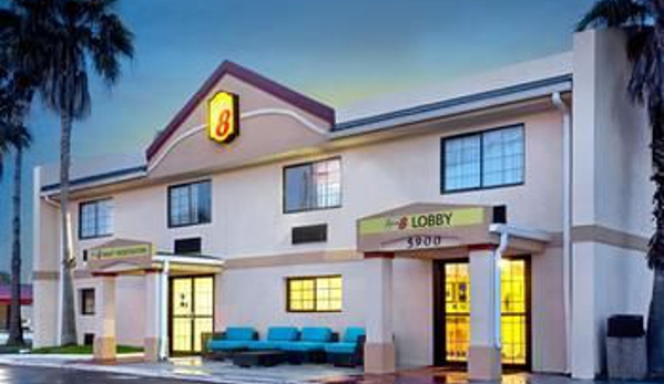 Super 8 by Wyndham Orlando International Drive - Orlando, FL