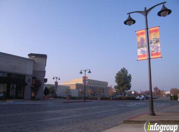 Lady Foot Locker - Fresno, CA