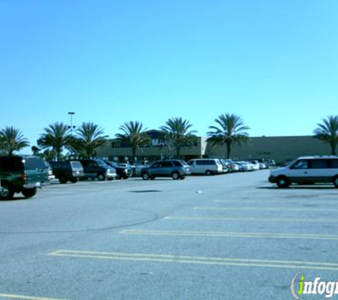 Walmart Supercenter - Lakewood, CA