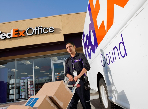 FedEx Office Print & Ship Center - Plano, TX