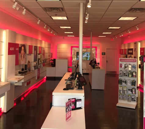 T-Mobile - Des Moines, IA