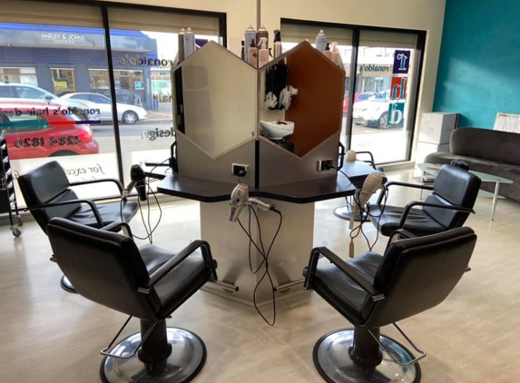 Ronaldo's Hair Design - Fairy Meadow, NSW