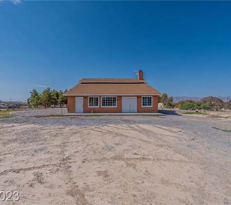 Randy Milmeister Realtor & Probate Specialist Las Vegas / Henderson NV - Las Vegas, NV. LISTED AND SOLD IN PAHRUMP! Sitting on over 1 acre of land, this property boasts 2 Full Master Bedrooms Upstairs, and 2 Bedrooms/ Den.